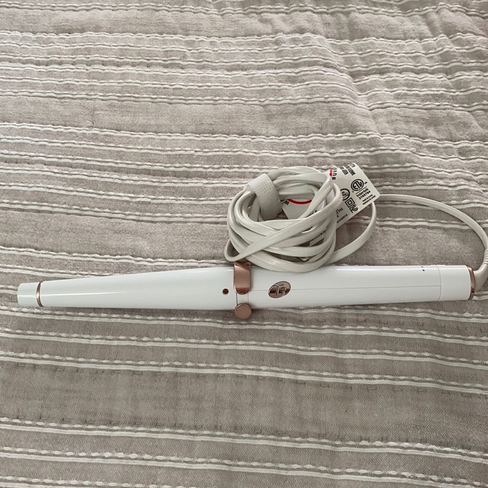 T3 SinglePass Wave Tapered Ceramic Styling Wand